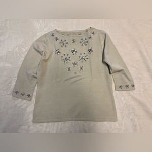 Wintery White Snowflake Sweater. Excellent Condition.